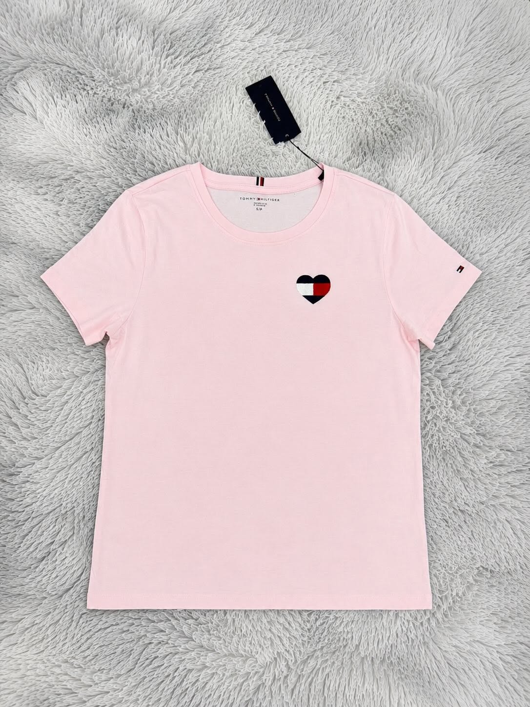 Playera Tommy Hilfiger Mujer corazon bordado Talla S