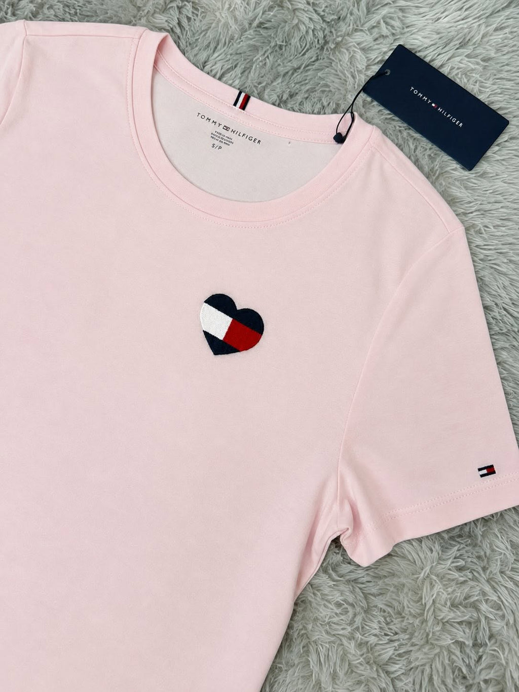 Playera Tommy Hilfiger Mujer corazon bordado Talla S