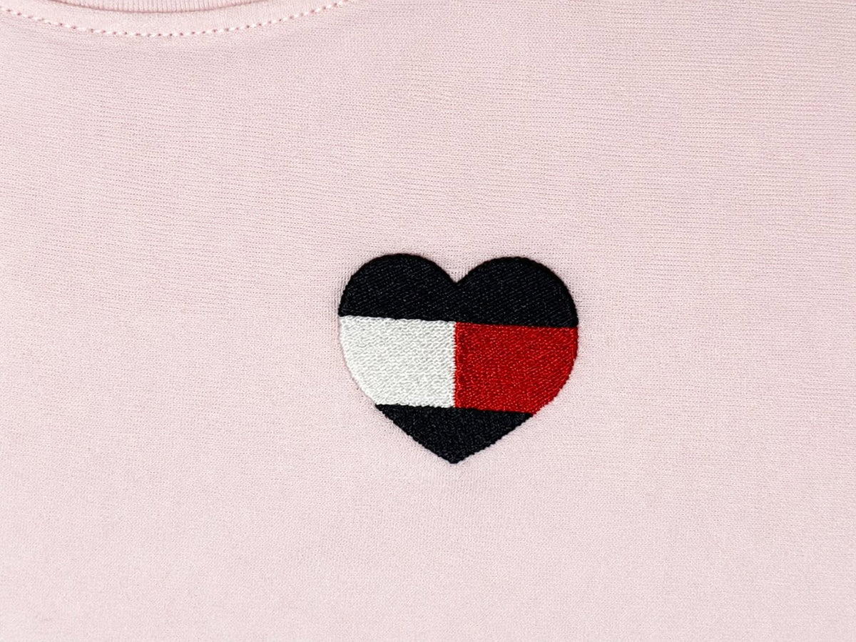 Playera Tommy Hilfiger Mujer corazon bordado Talla S